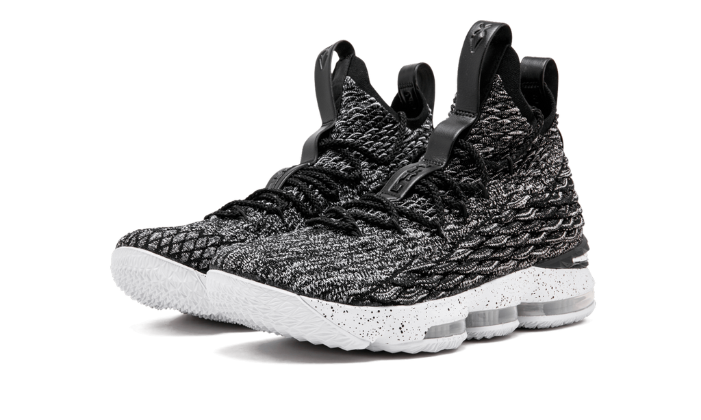 Lebron XV "Black" 897648 002