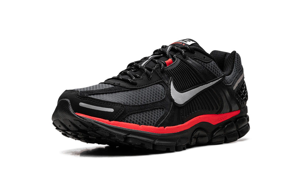 Zoom Vomero 5 "Black Metallic University Red" HV2527 002